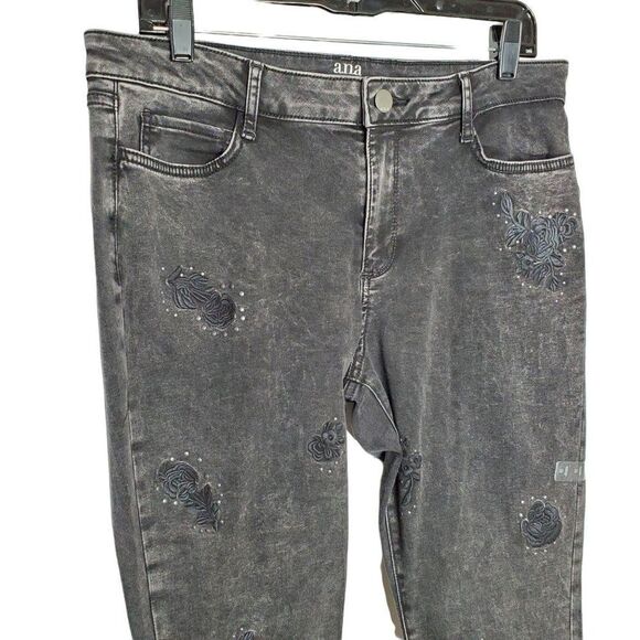 NEW a.n.a. Jeggings Distressed Black Denim Sz 14 Floral Embroidery Metal Dots - Picture 2 of 7